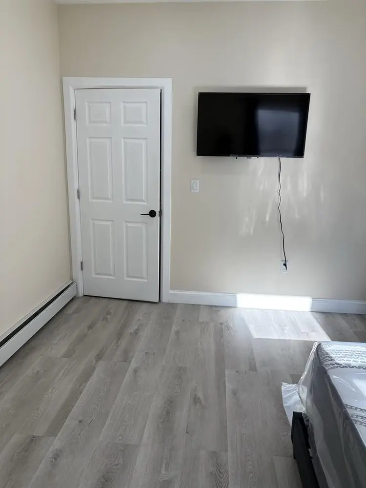 A large Furnished room NJ