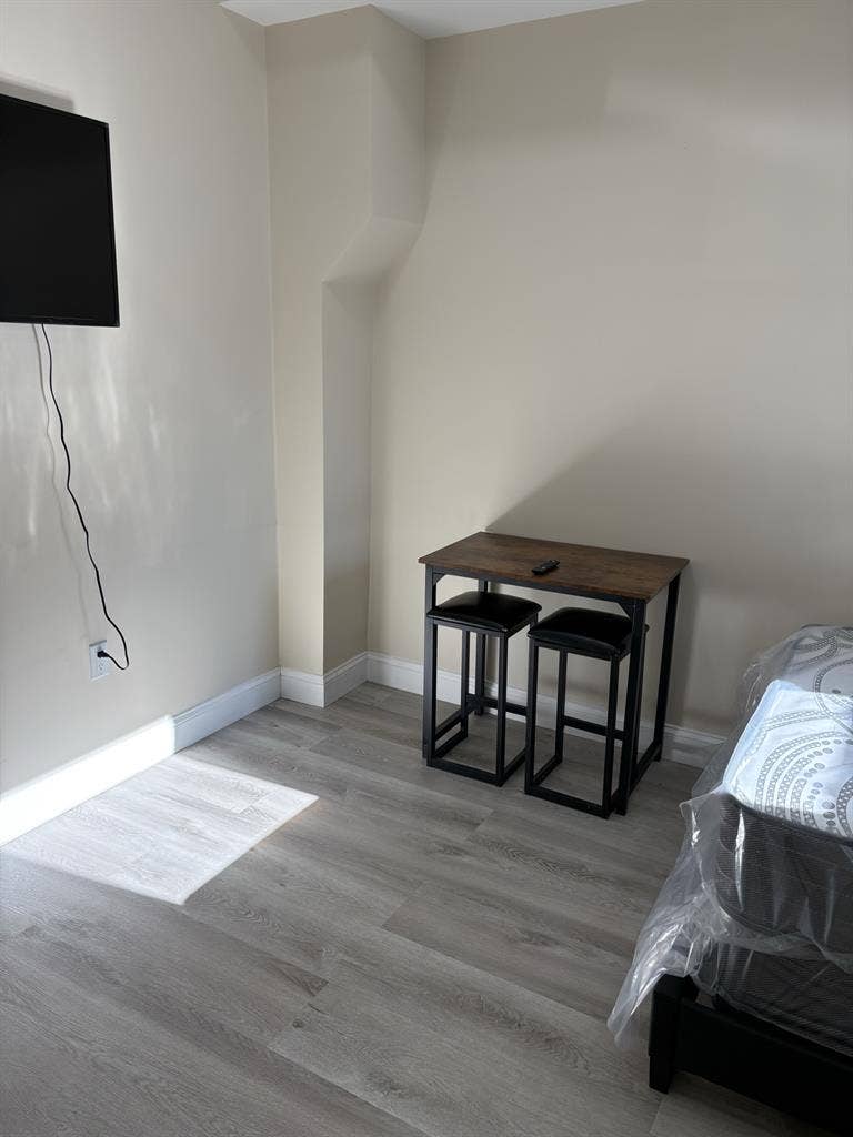 A large and furnished room NJ