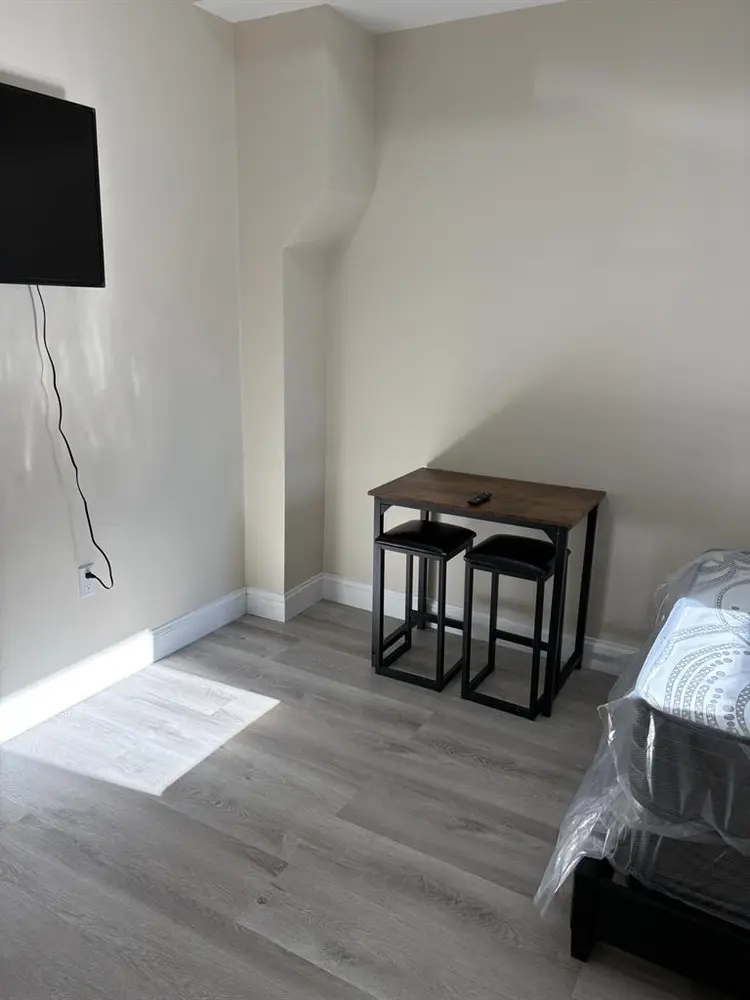 A large Furnished room NJ