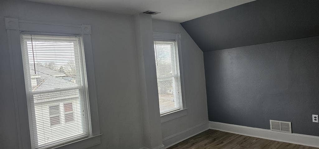 Comfortable Room in Beautiful Home