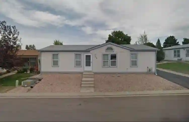 Female roommate wanted