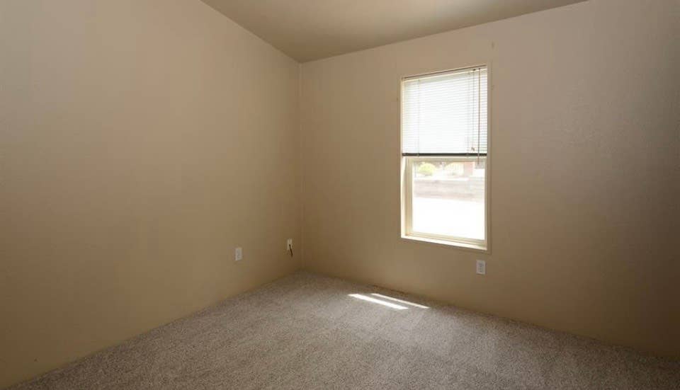 Female roommate wanted