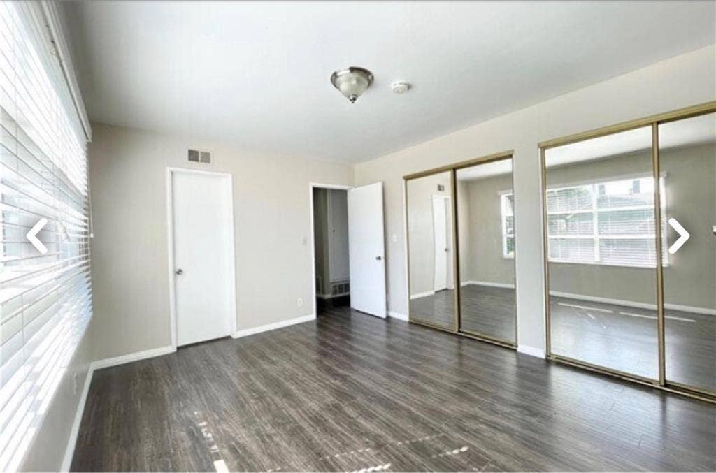 Master bedroom bathroom in house