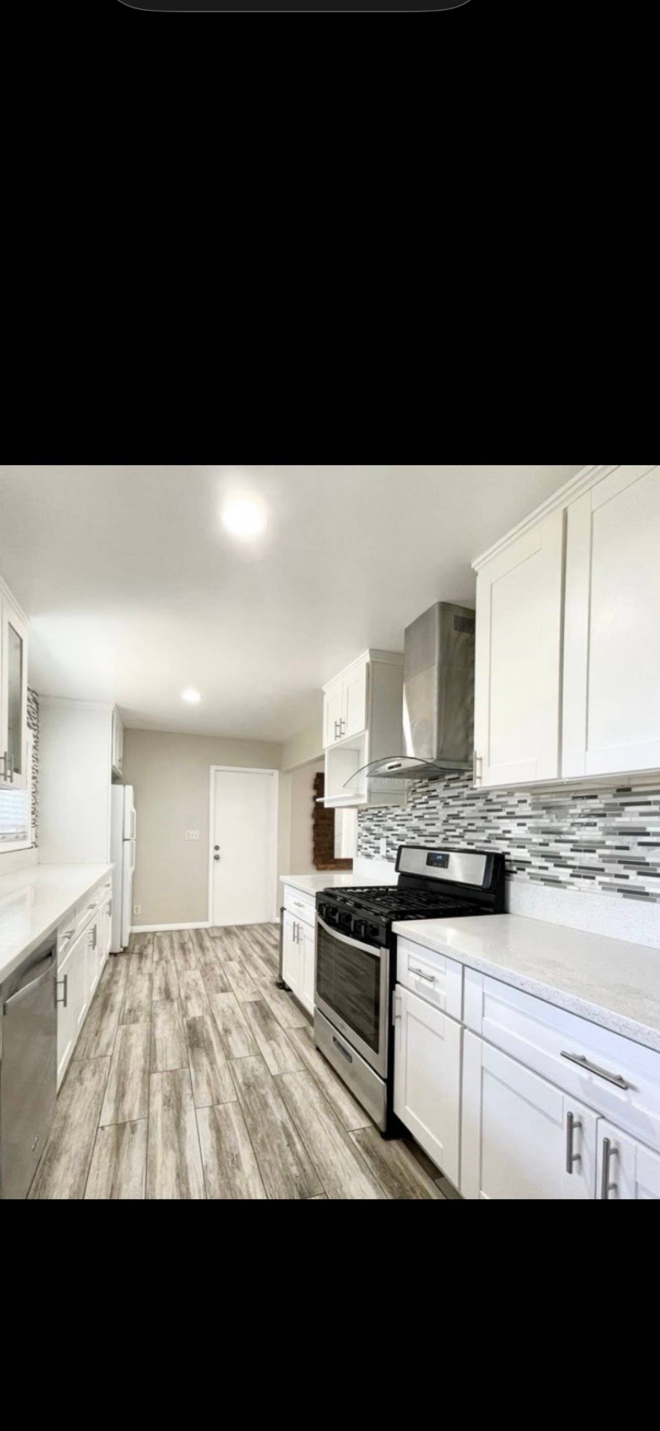 Master bedroom bathroom in house