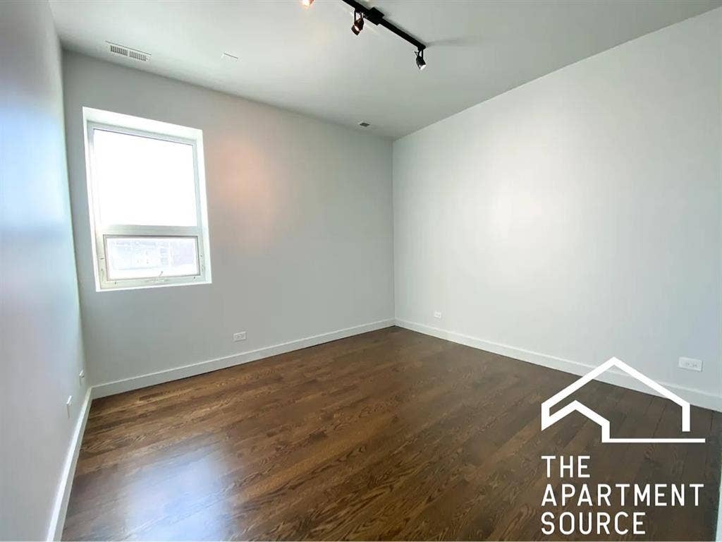One bedroom available in a 3brd