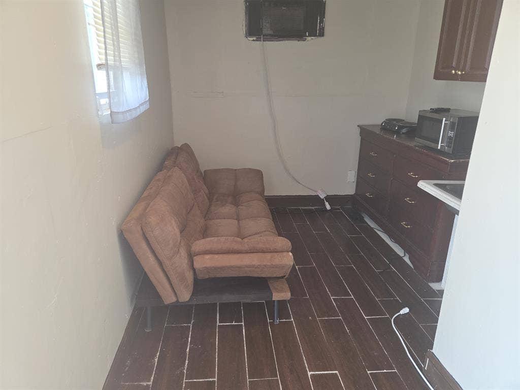 Private Room w/Private Entrance