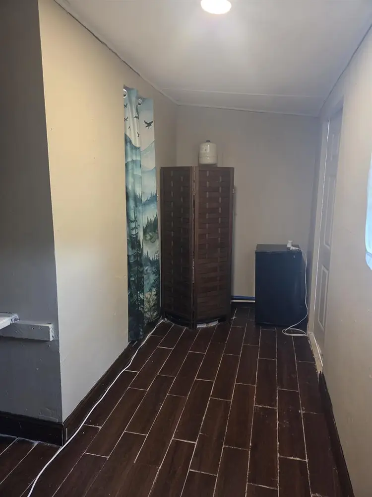 Private Room w/Private Entrance