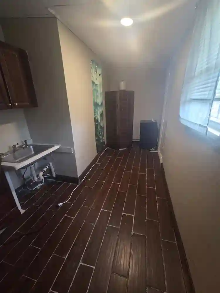 Private Room w/Private Entrance
