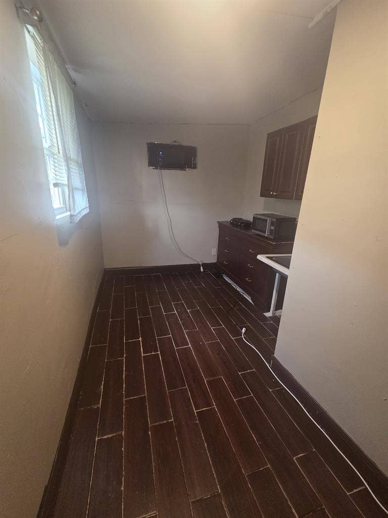 Private Room w/Private Entrance