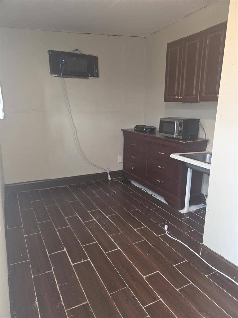 Private Room w/Private Entrance