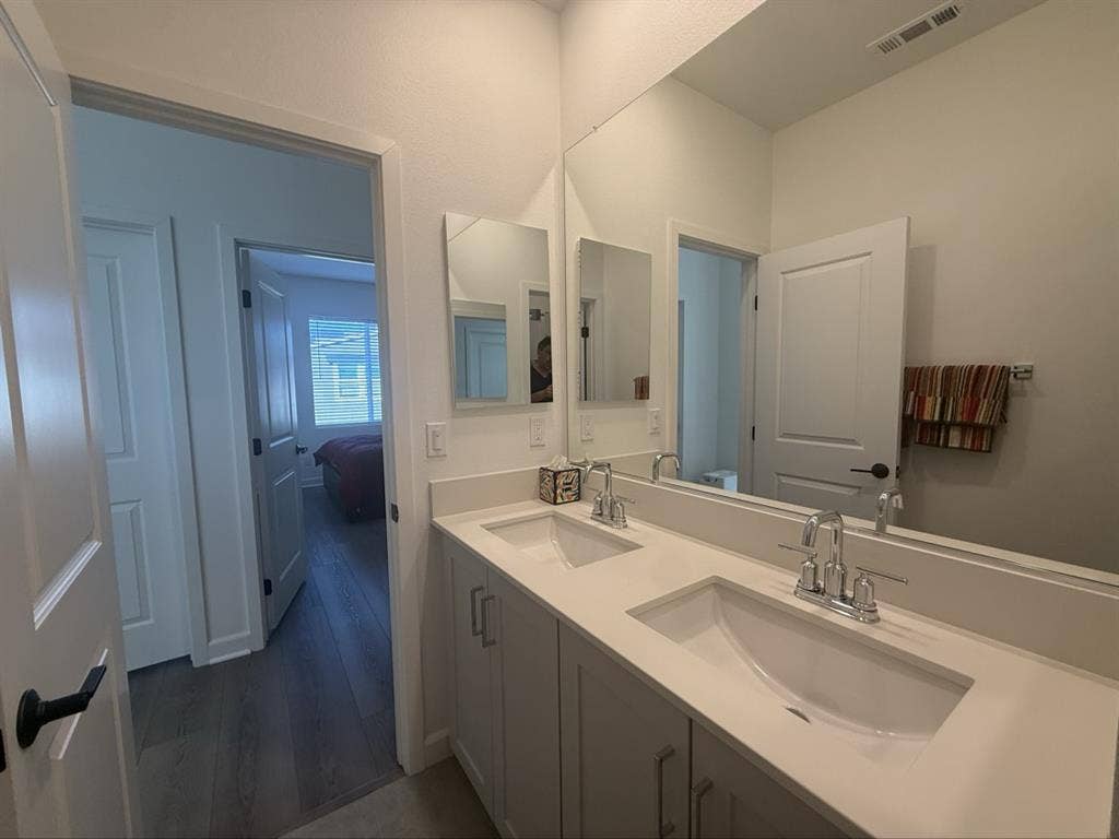 Furnished room - private bathroom