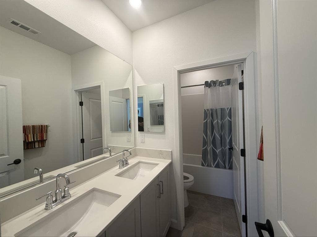 Furnished room - private bathroom