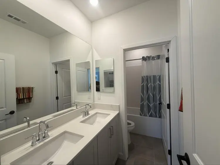 Furnished room - private bathroom