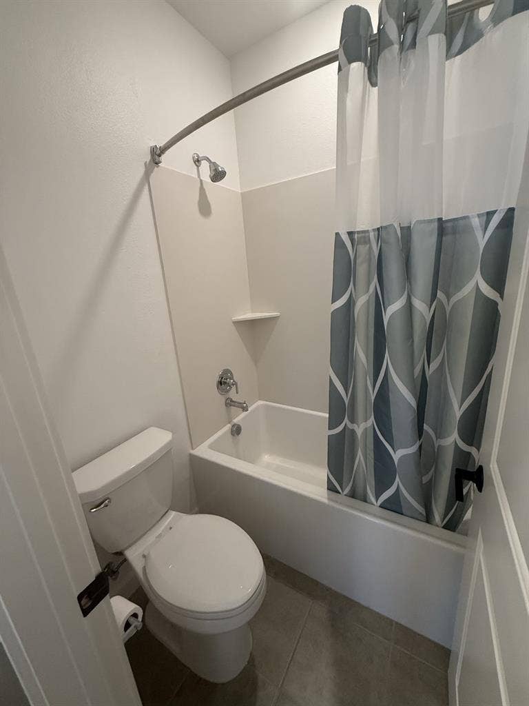 Furnished room - private bathroom