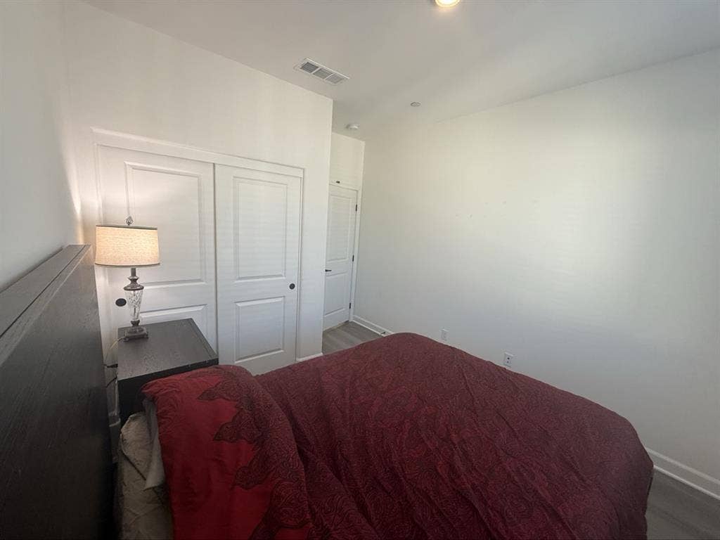 Furnished room - private bathroom