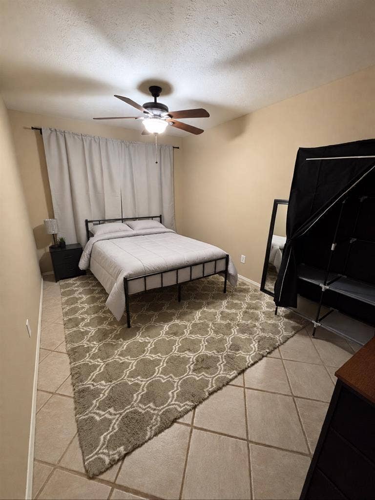 Looking for a roommate!