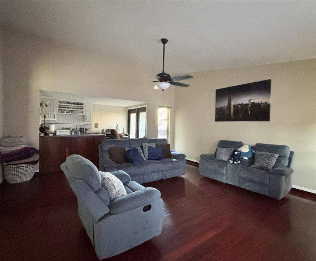 Looking for a roommate!