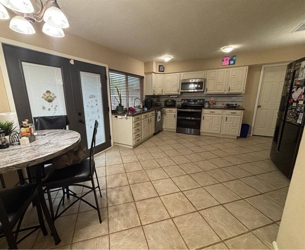 Looking for a roommate!