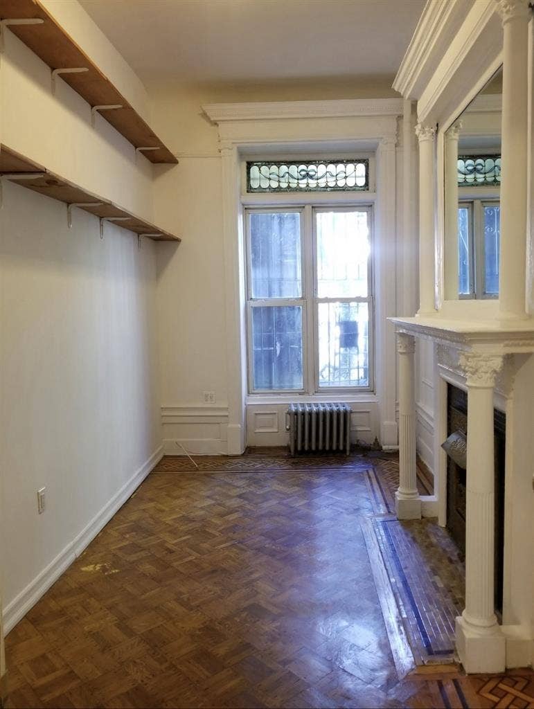 Bedroom for Rent Landmarked Block