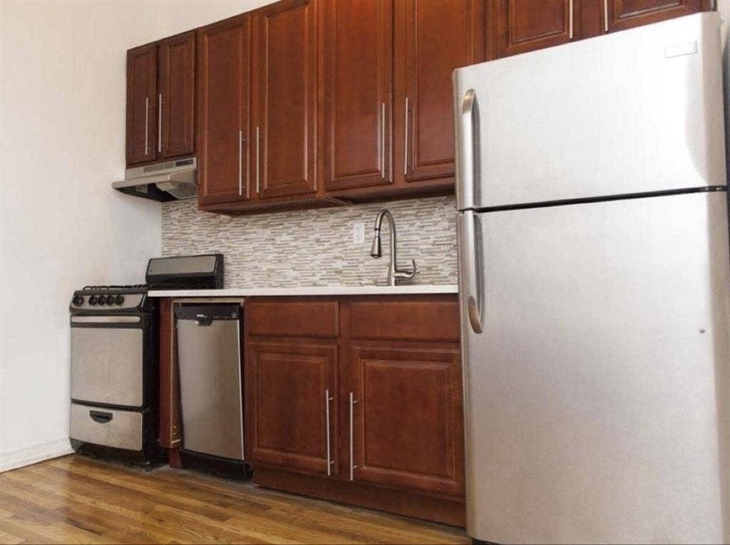 Bedroom for Rent Landmarked Block