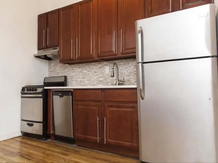 Bedroom for Rent Landmarked Block
