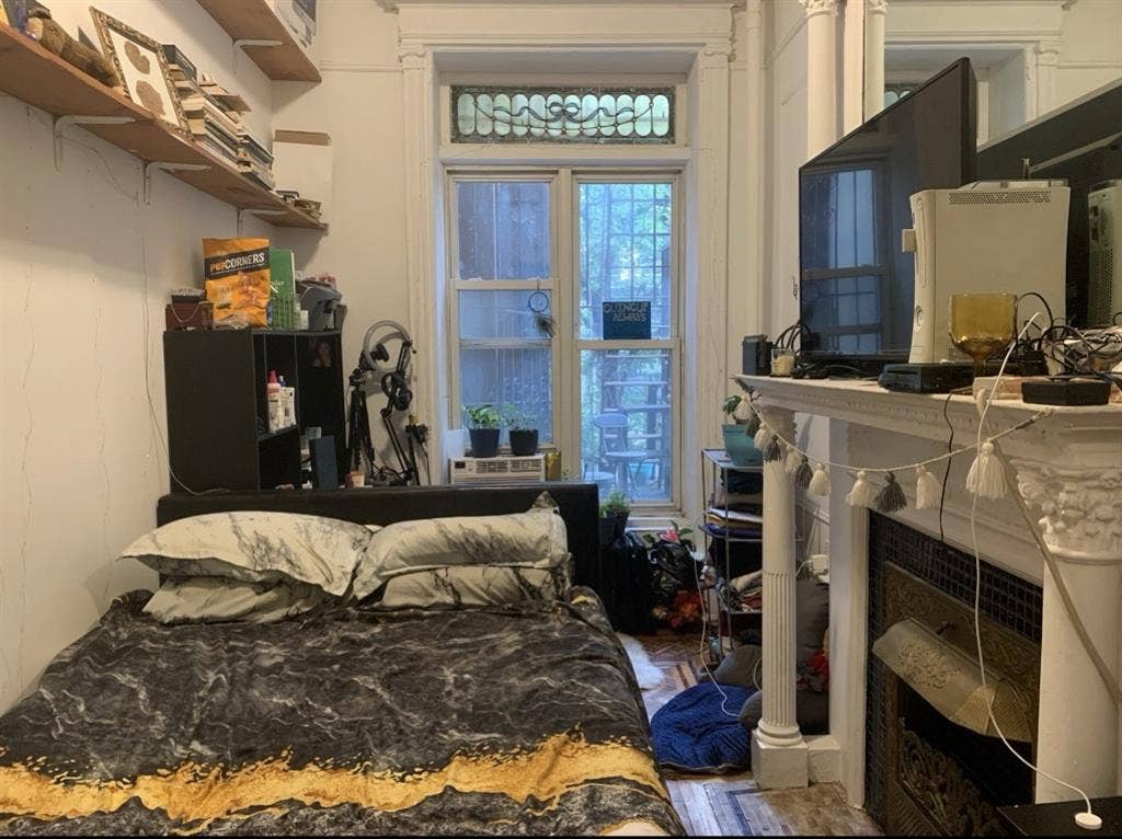 Bedroom for Rent Landmarked Block