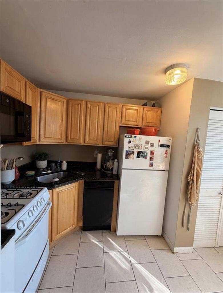Bedroom in 2Br 1B apt