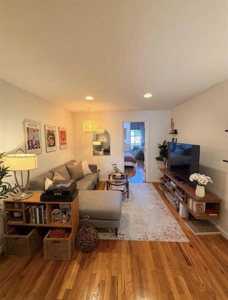 Bedroom in 2Br 1B apt