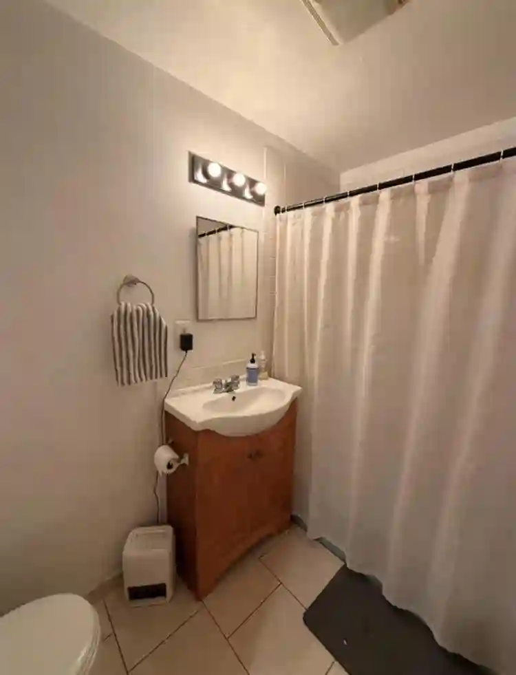 Bedroom in 2Br 1B apt