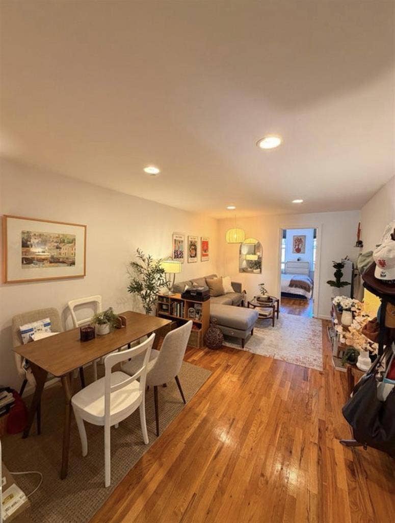 Bedroom in 2Br 1B apt