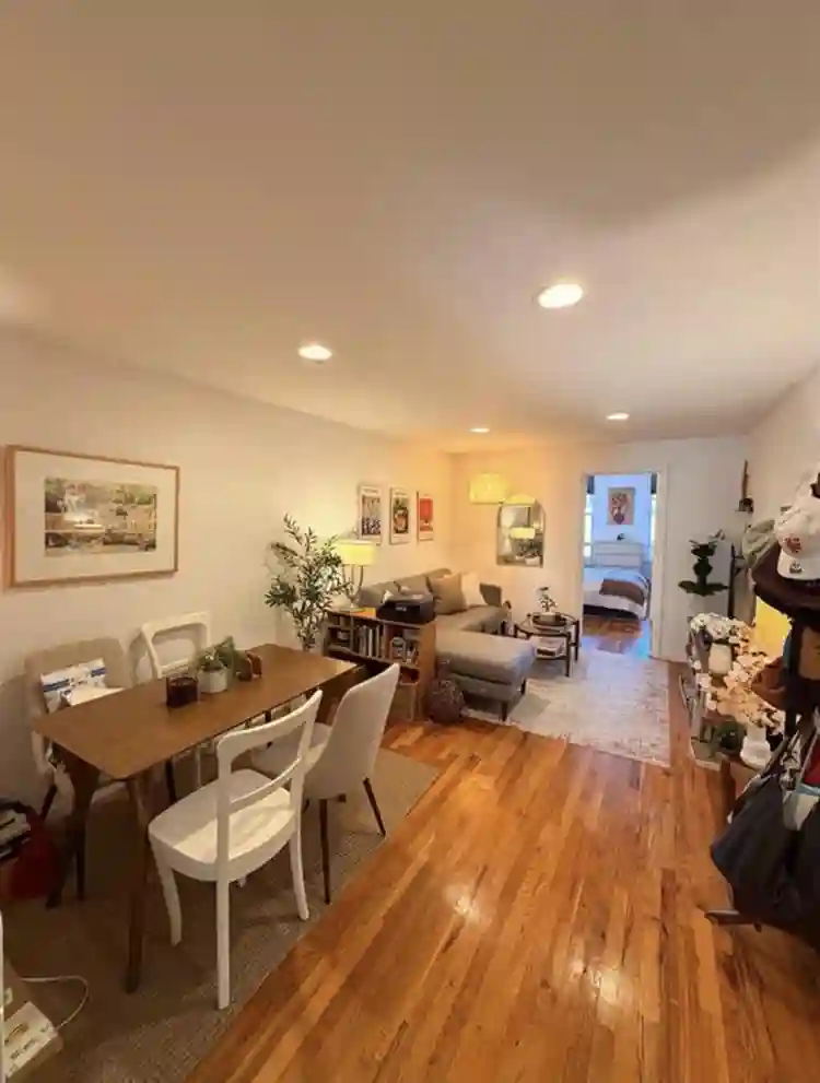 Bedroom in 2Br 1B apt