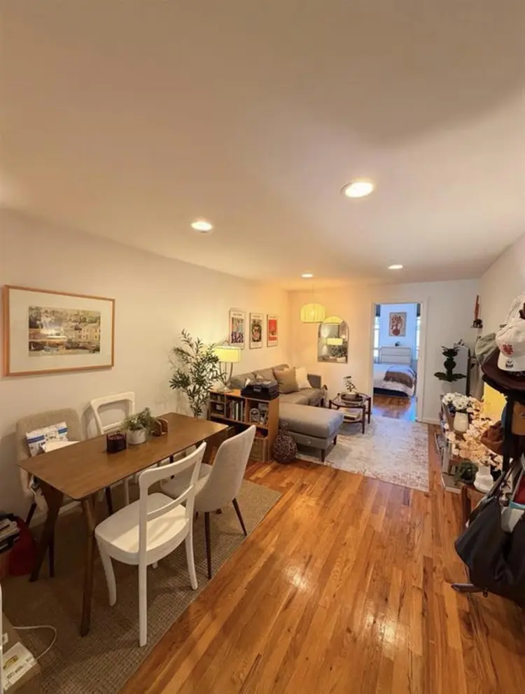 Bedroom in 2Br 1B apt