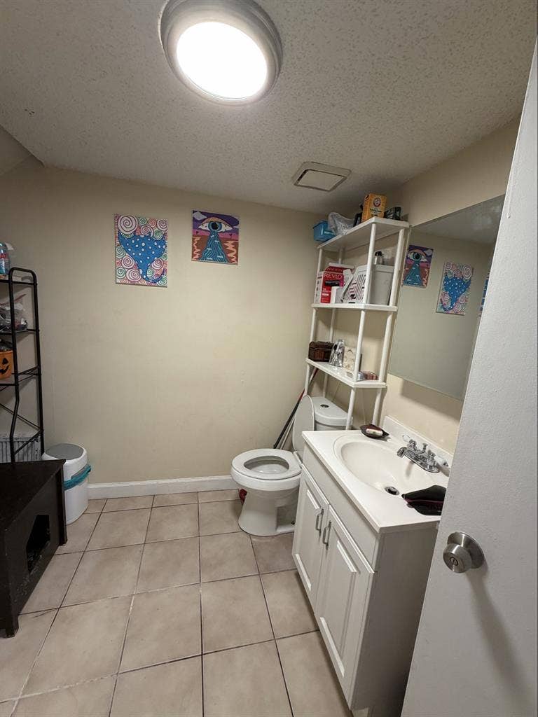 Looking for a single female roomate
