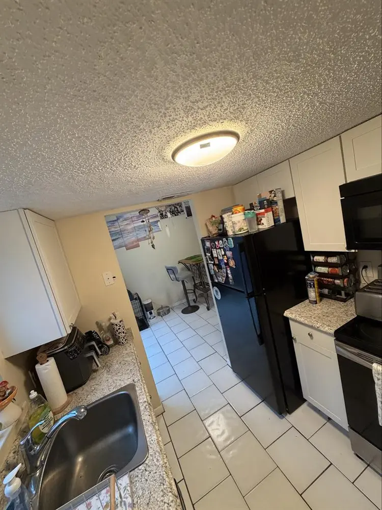 Looking for a single female roomate