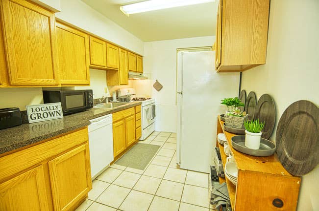 MOVE-IN TODAY Collegetown Apartment