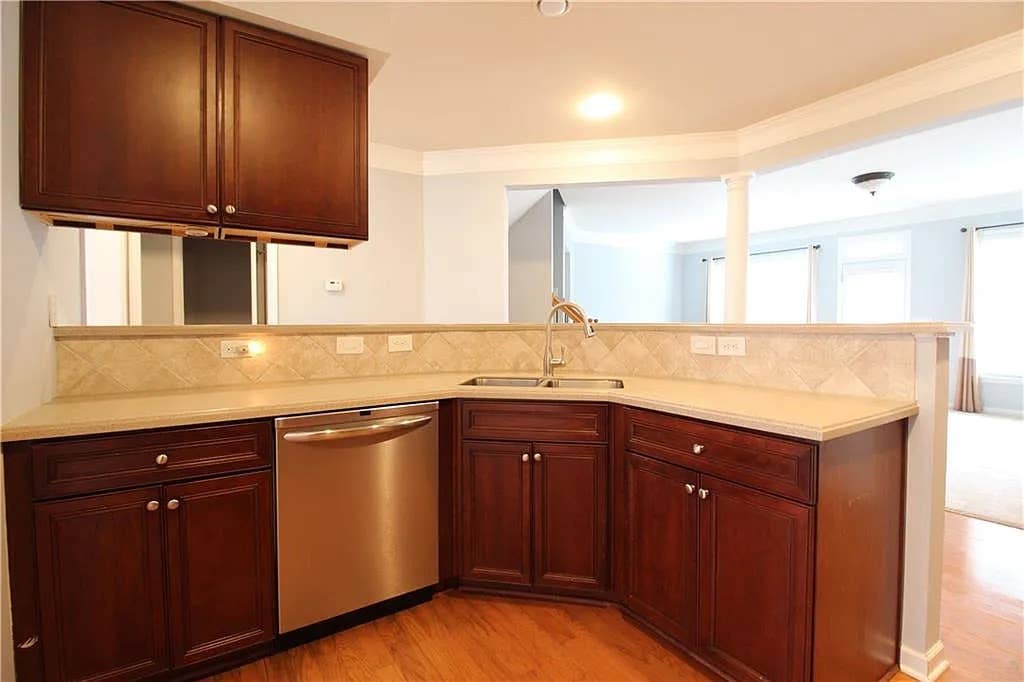 ROOM FOR RENT (JOHNS CREEK)