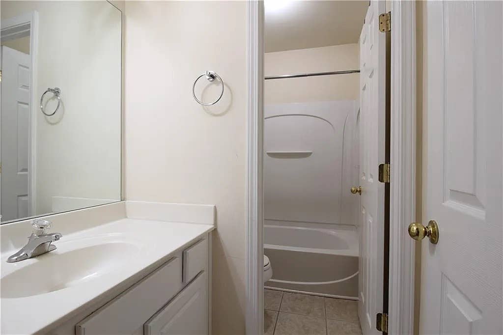 ROOM FOR RENT (JOHNS CREEK)