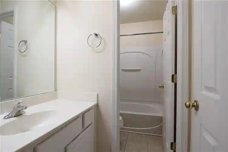 ROOM FOR RENT (JOHNS CREEK)