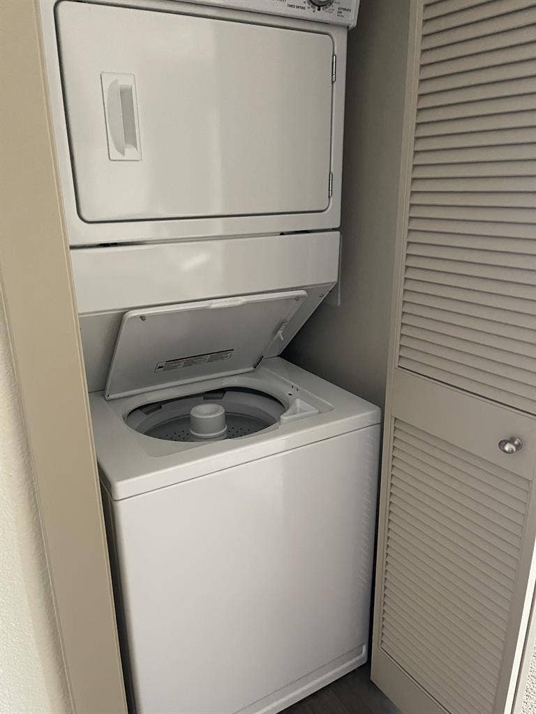 2bed/2bath Apt Available Oct 1st