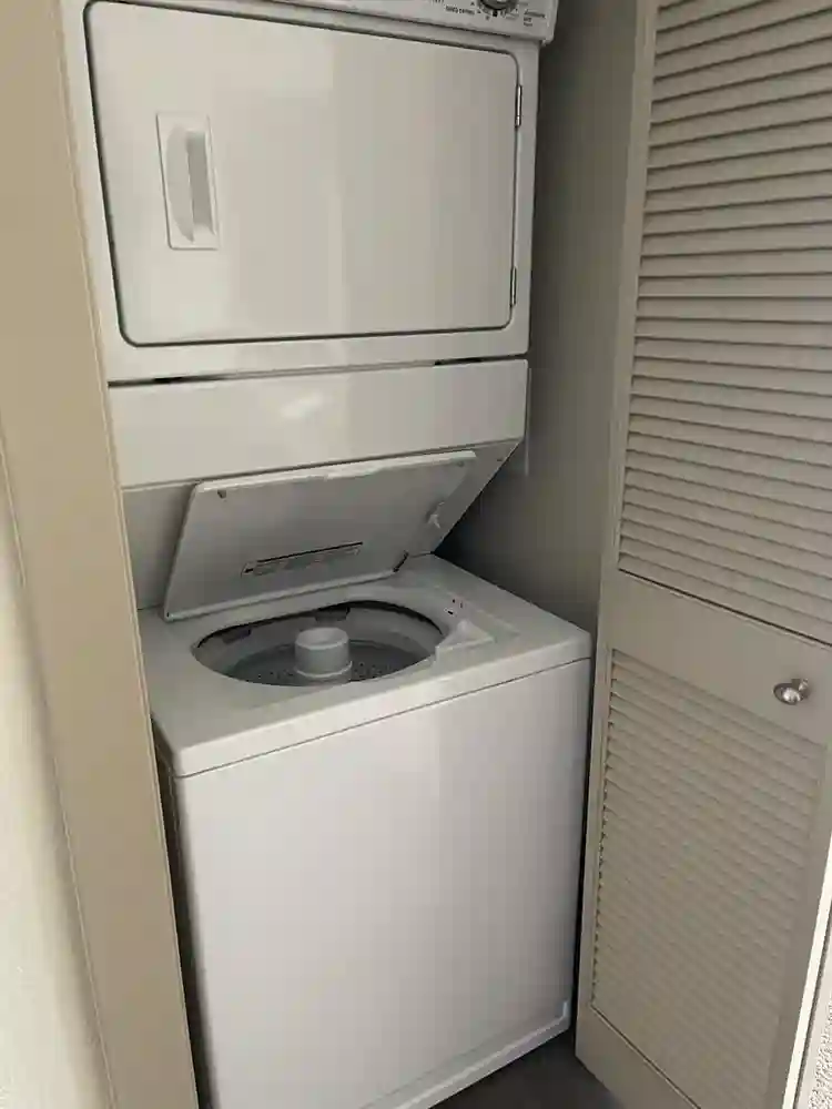 2bed/2bath Apt Available Oct 1st