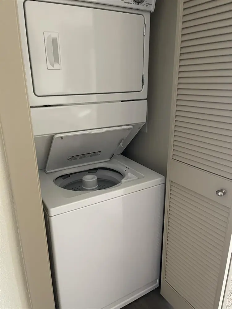2bed/2bath Apt Available Oct 1st