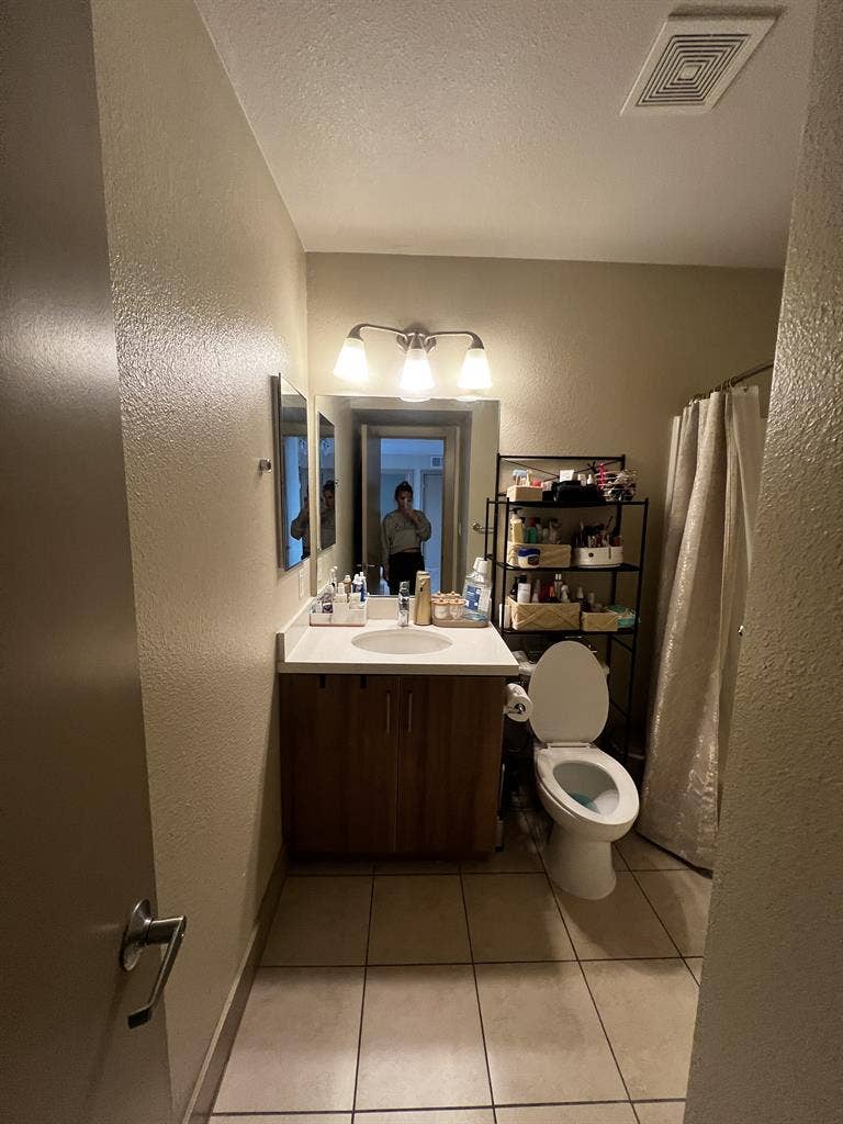 2bed/2bath Apt Available Oct 1st