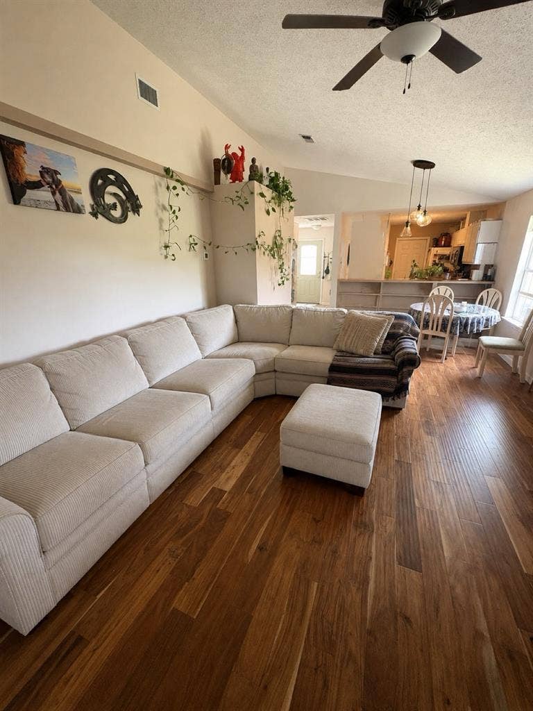 Private Suite-Gym & Sauna-Furnished
