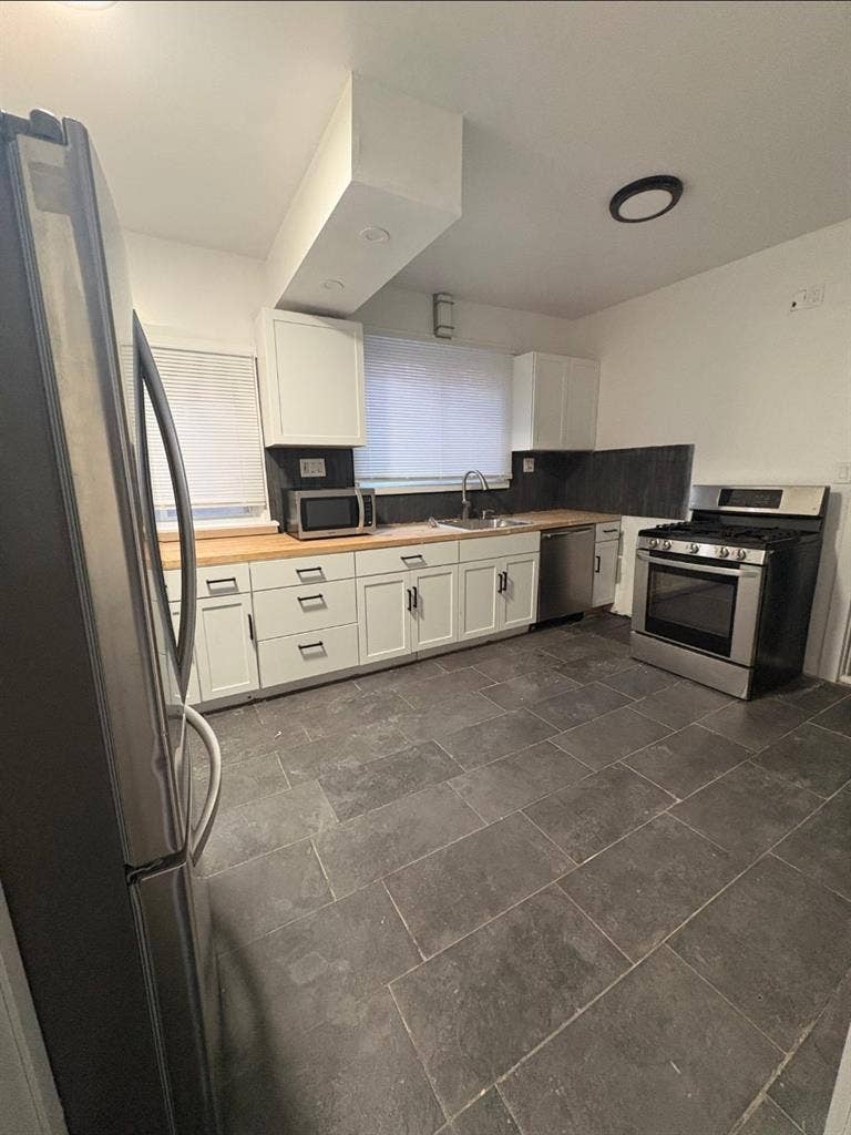 Clean, safe and quiet home 🏡