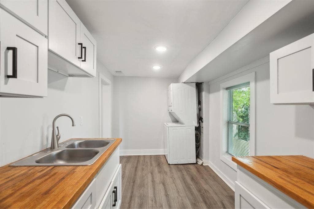 2 rooms available in Mid-city