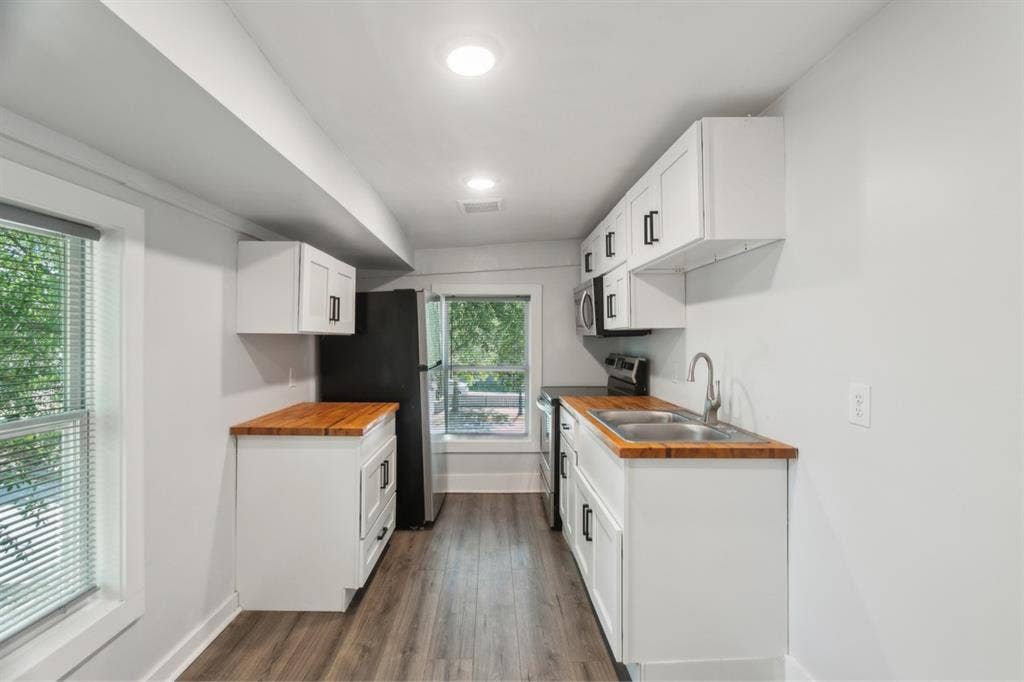 2 rooms available in Mid-city