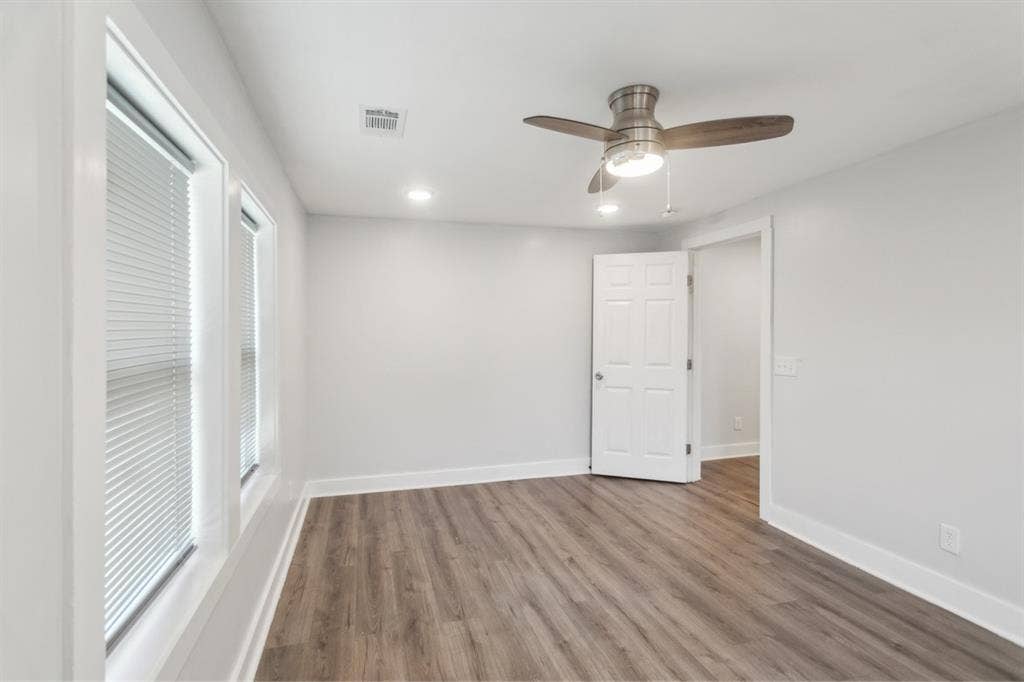 2 rooms available in Mid-city