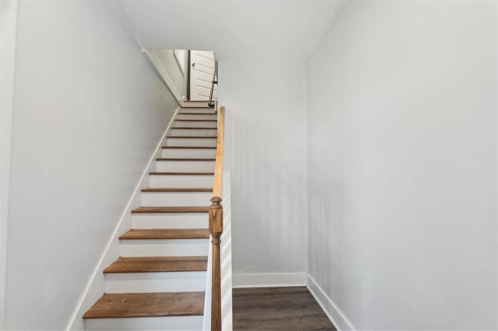 2 rooms available in Mid-city