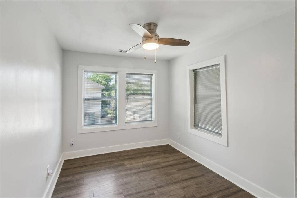 2 rooms available in Mid-city
