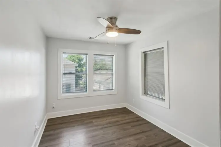 2 rooms available in Mid-city